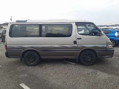 TOYOTA HIACE