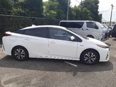 TOYOTA PRIUS PHV