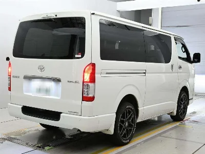 TOYOTA HIACE VAN