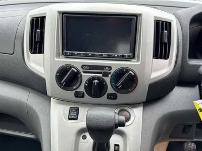 NISSAN NV200