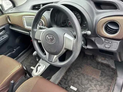 TOYOTA VITZ