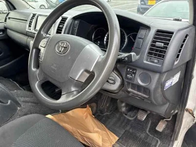 TOYOTA REGIUS VAN