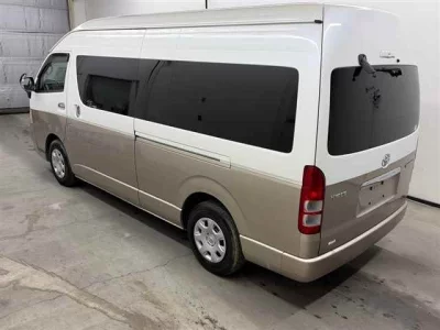 TOYOTA HIACE