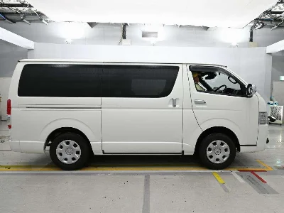 TOYOTA REGIUS VAN