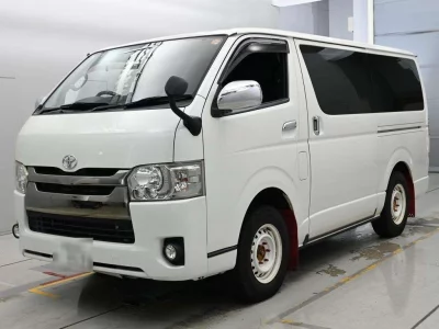 TOYOTA REGIUS VAN
