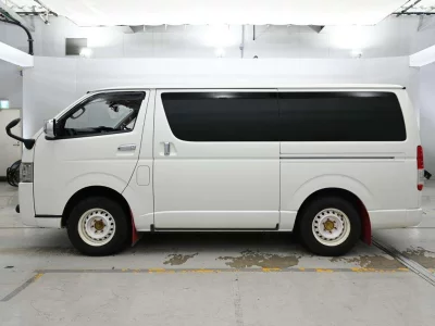 TOYOTA REGIUS VAN