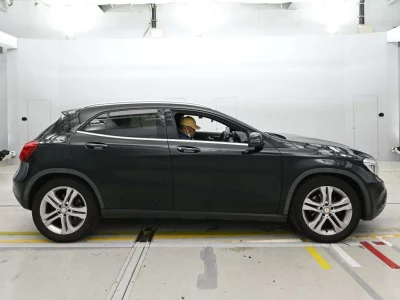 MERCEDES BENZ GLA
