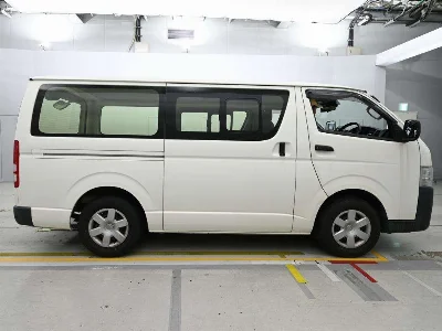 TOYOTA REGIUS VAN