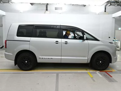 MITSUBISHI DELICA D5