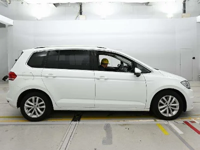 VOLKSWAGEN GOLF TOURAN