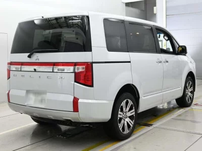 MITSUBISHI DELICA D5