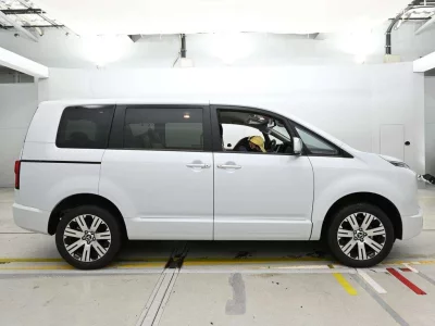 MITSUBISHI DELICA D5
