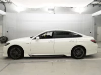 Toyota CROWN HYBRID