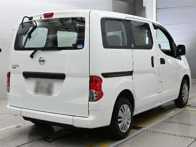 NISSAN NV200