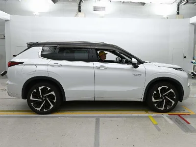 MITSUBISHI OUTLANDER PHEV