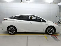 Цена авто Toyota Prius с аукционов Японии, номер кузова ZVW50, пробег 48 000, оценка 8