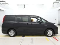 Цена авто Toyota Noah с аукционов Японии, номер кузова ZWR80G, пробег 54 000, оценка 4
