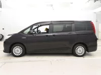 Цена авто Toyota Noah с аукционов Японии, номер кузова ZWR80G, пробег 54 000, оценка 4