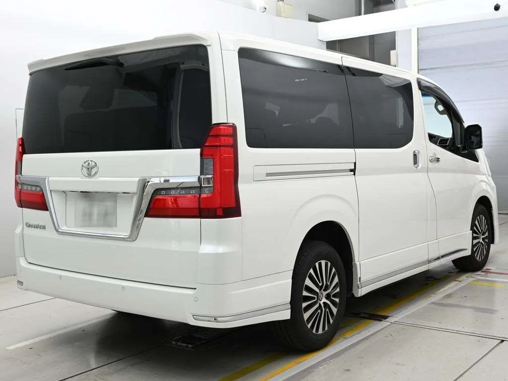 Toyota GranAce  с аукциона в Японии