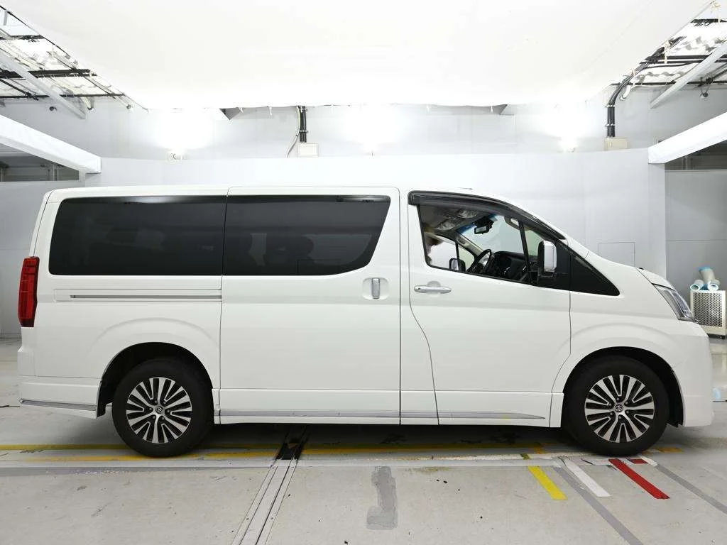 Toyota GranAce  с аукциона в Японии