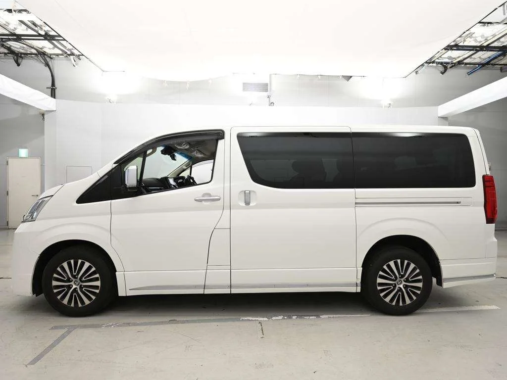 Toyota GranAce  с аукциона в Японии