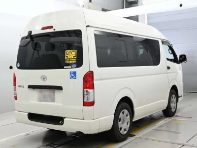 TOYOTA HIACE VAN