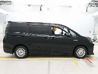 Цена авто Toyota Voxy с аукционов Японии, номер кузова ZWR80G, пробег 150 000, оценка 8