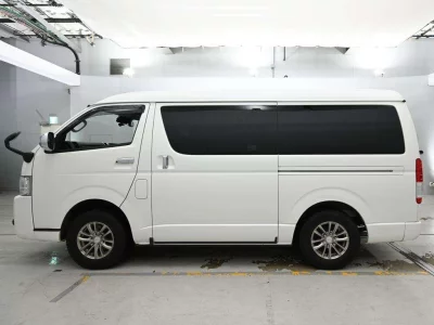 TOYOTA HIACE