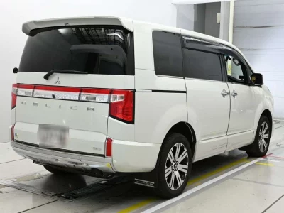 MITSUBISHI DELICA D5