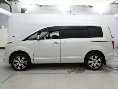 MITSUBISHI DELICA D5