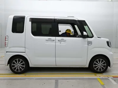 TOYOTA PIXIS MEGA