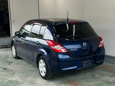 NISSAN TIIDA