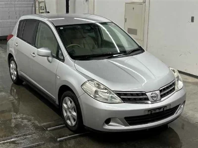 NISSAN TIIDA