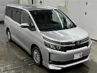 Цена авто Toyota Voxy с аукционов Японии, номер кузова ZWR80G, пробег 102 000, оценка 8