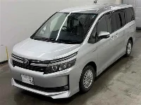 Цена авто Toyota Voxy с аукционов Японии, номер кузова ZWR80G, пробег 102 000, оценка 8