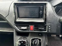 Цена авто Toyota Voxy с аукционов Японии, номер кузова ZWR80G, пробег 102 000, оценка 8