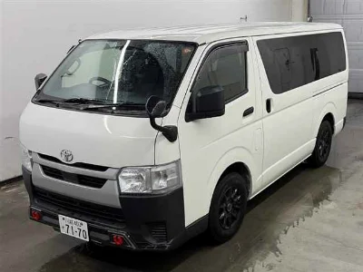 TOYOTA HIACE VAN