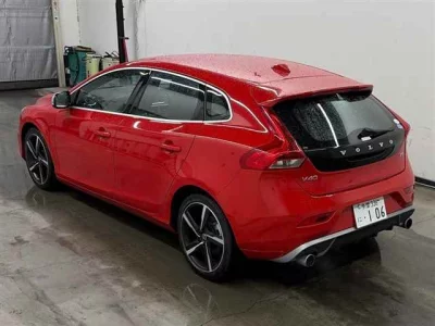 VOLVO V40