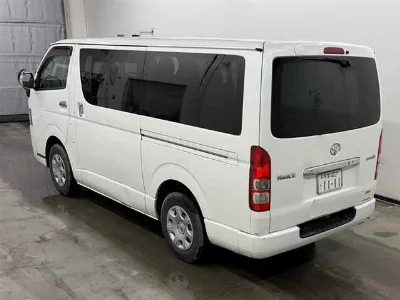 TOYOTA HIACE VAN