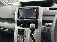 Цена авто Toyota Voxy с аукционов Японии, номер кузова ZRR70G, пробег 147 000, оценка 6