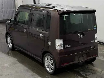TOYOTA PIXIS SPACE