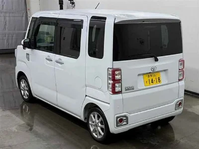 TOYOTA PIXIS MEGA