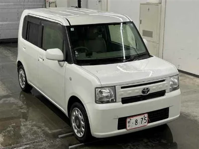 TOYOTA PIXIS SPACE
