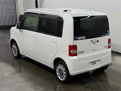 TOYOTA PIXIS SPACE