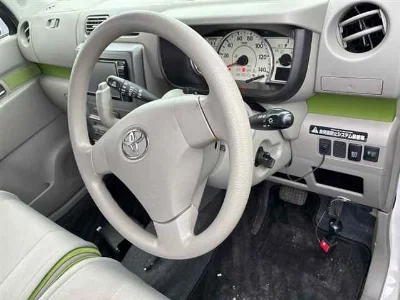 TOYOTA PIXIS SPACE