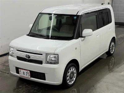 TOYOTA PIXIS SPACE