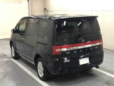 Mitsubishi Delica D:5