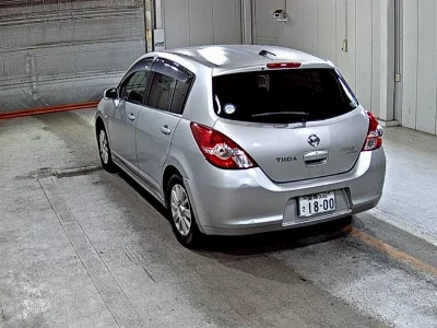 NISSAN TIIDA