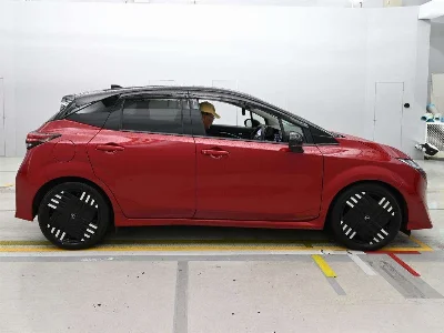 NISSAN AURA