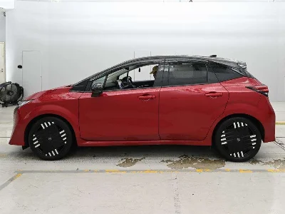 NISSAN AURA
